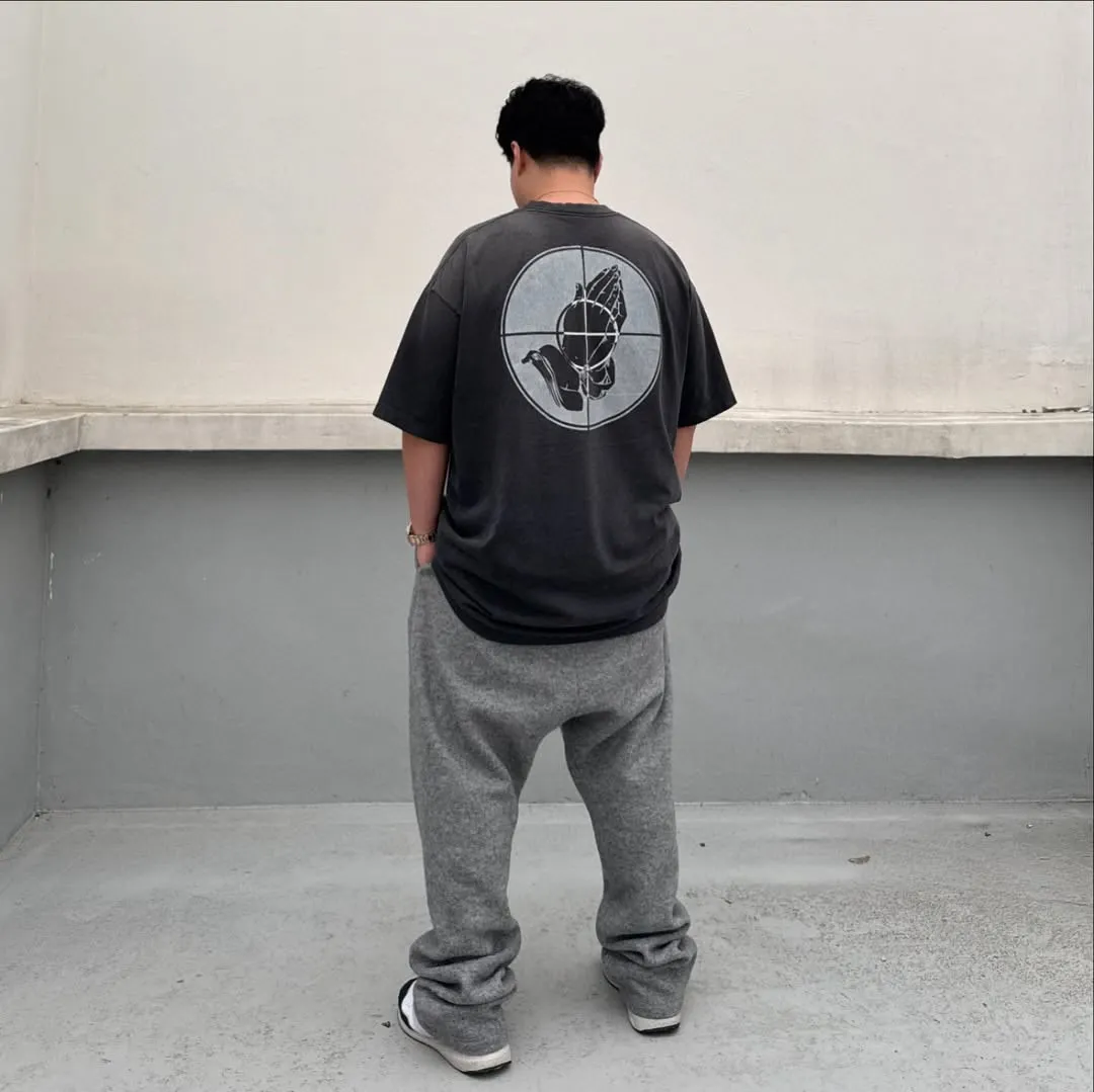 SAINT Mxxxxxx × FEAR OF GOD FG_SS TEE/SNT OF GOD/BLK 25SS Heavy FOG collaboration SAINT OF GOD prayer short sleeves Washed black S-XL This season's heavy collaboration FOG manager JERRY personally carries the goods SAINT OF GOD series collaboration has gained quite a buzz Customized original co-branded main label/wash label Top-notch printing technology Uses front and rear silver sand and cracked pulp Deep restoration